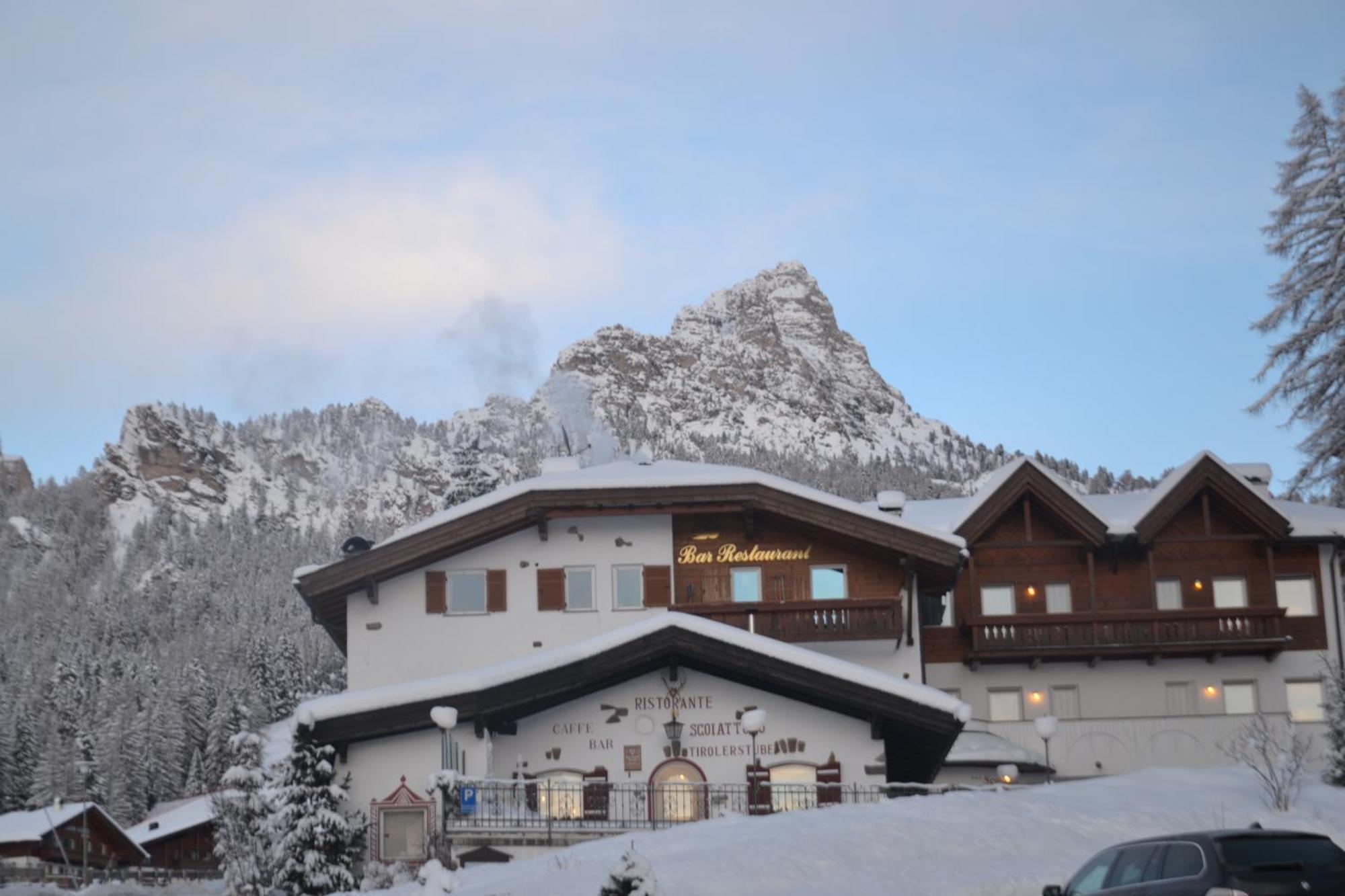 Hotel Scoiattolo Selva di Val Gardena Exterior foto