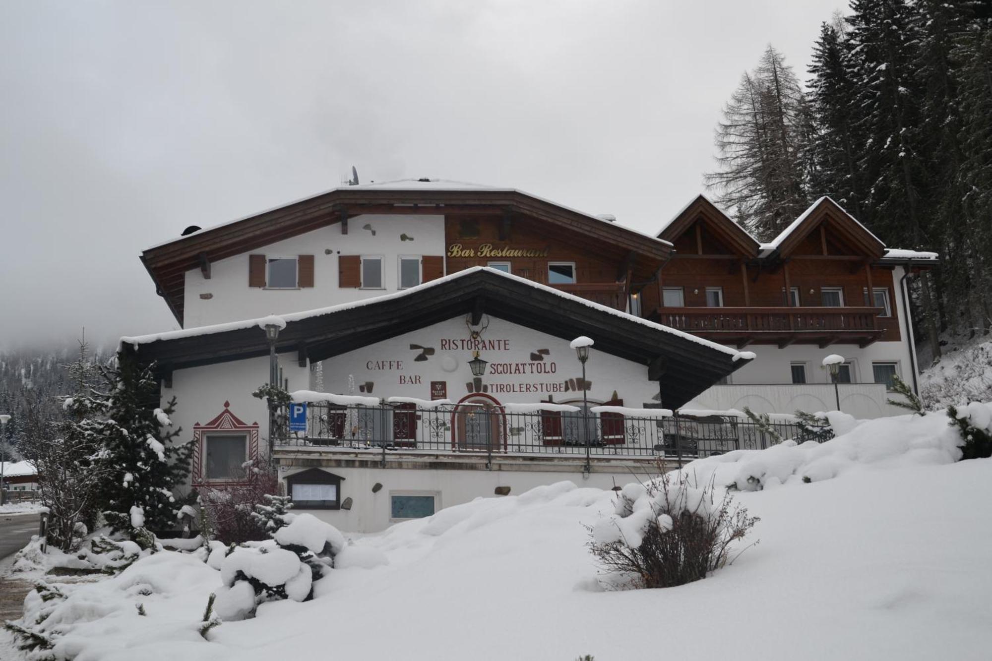 Hotel Scoiattolo Selva di Val Gardena Exterior foto