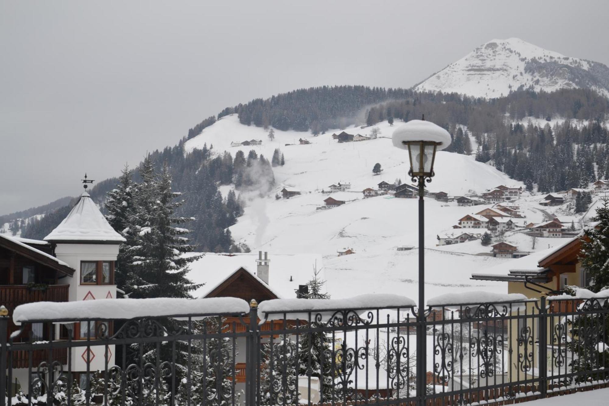 Hotel Scoiattolo Selva di Val Gardena Exterior foto