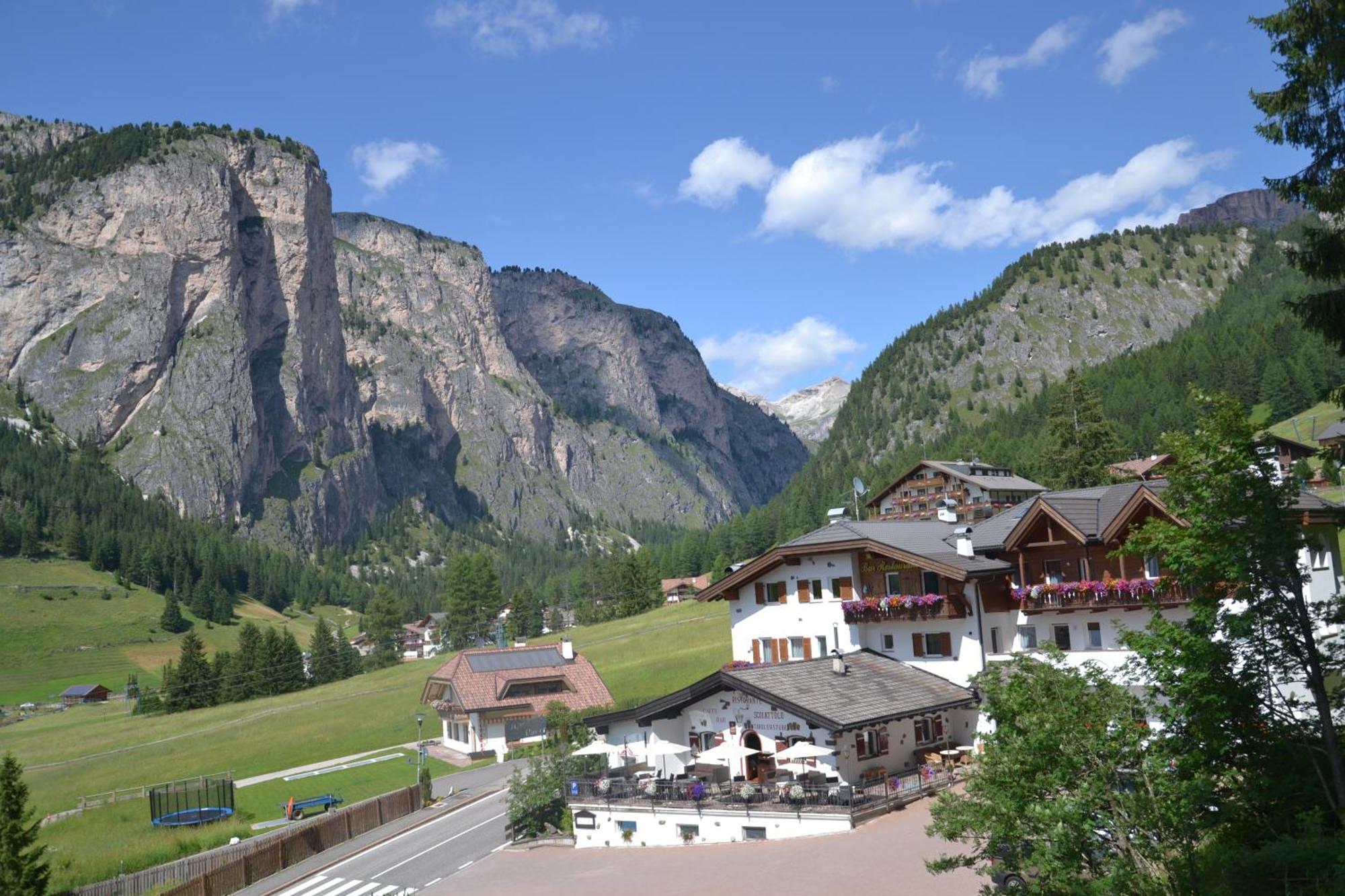 Hotel Scoiattolo Selva di Val Gardena Exterior foto